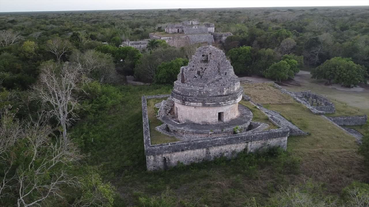 suave movimiento alrededor del observatorio