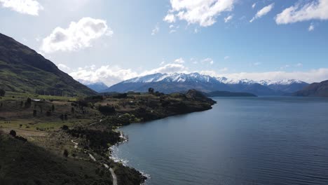 Drohnenaufnahmen-Vom-Lake-Wanaka-Und-Den-Südalpen-Auf-Der-Südinsel-Neuseelands