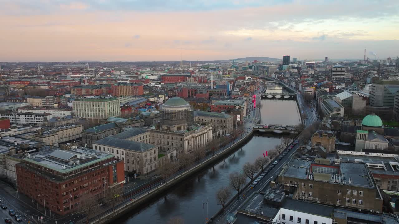 Filmato aereo cinematografico 4K con drone che sorvola il Four Courts - Co. Dublino - Irlanda 011
