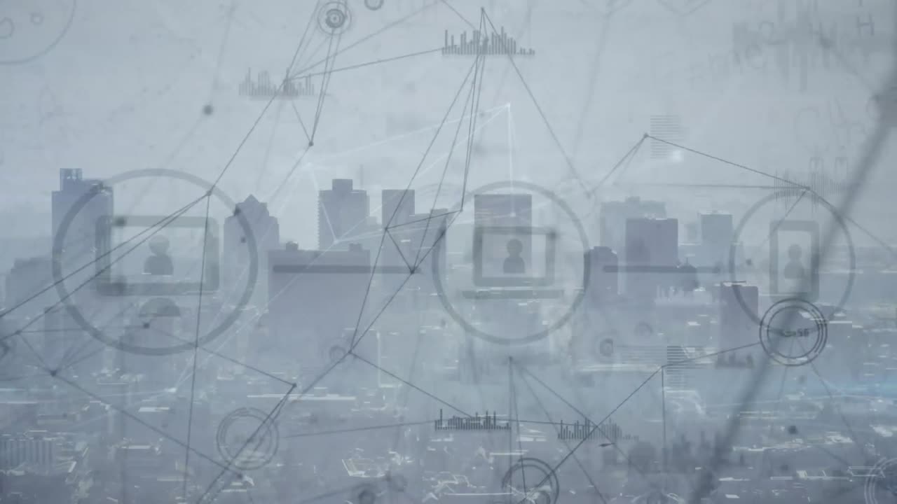 animación de procesamiento de datos e iconos de medios sobre el paisaje urbano
