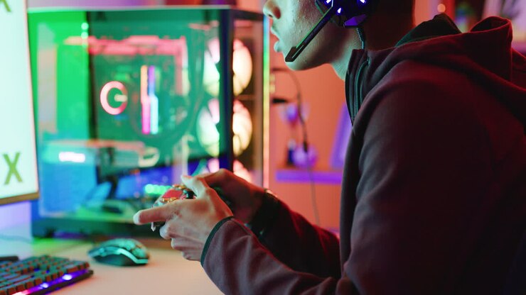 Uomo concentrato con un controller in mano