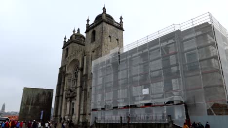 Gothic-Porto-Cathedral-under-maintenance-with-tourists-outside-ready-for-visiting-it