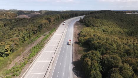 Vista-Aérea-De-Dos-Lados-Del-Tráfico-De-La-Carretera