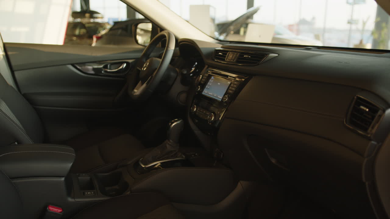 el interior de un suv moderno