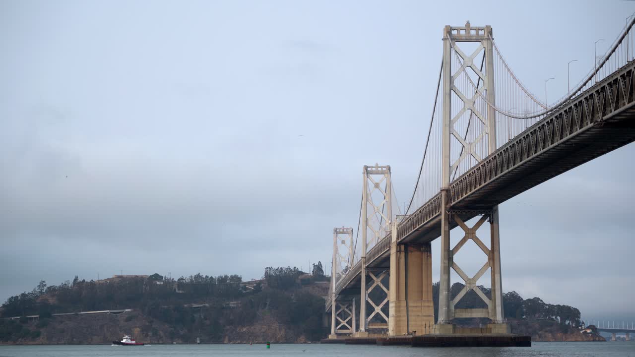 puente de la bahía de san francisco en un día nublado, california 04