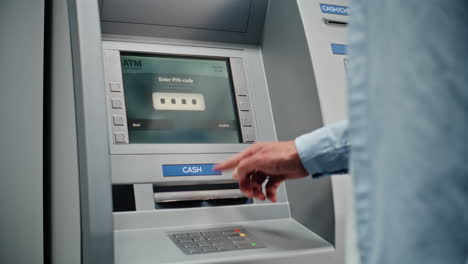 using an atm to withdraw cash