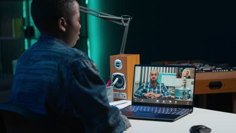 student in online meeting