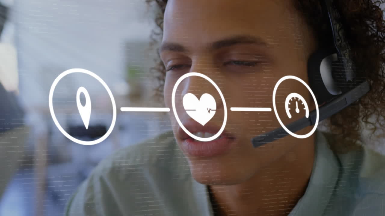 animación de un conjunto de tres iconos digitales sobre un hombre de negocios usando auriculares de teléfono