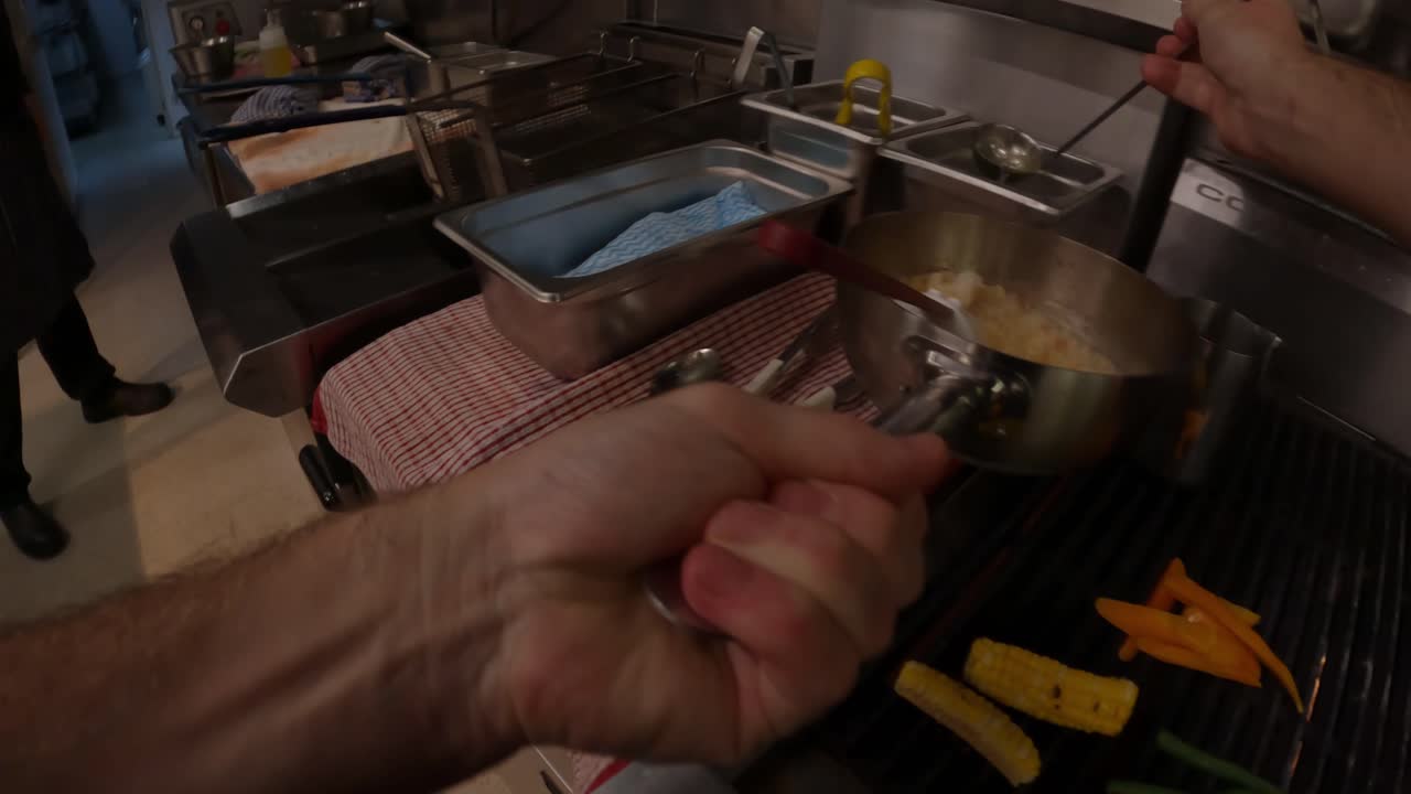 preparación y cocción del risotto de camarón