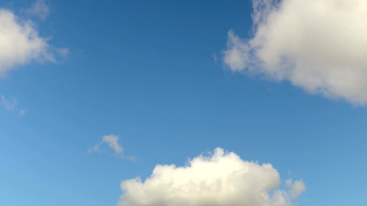 플로팅 구름, 타임 스 녹음, 휴식 없이 루프로 된 클립, 4k, 울트라 hd, uhd