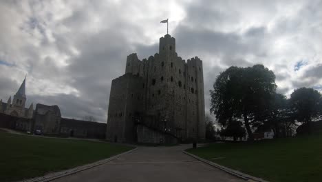 Cámara-De-Lapso-De-Tiempo-Warp-Moviéndose-Hacia-El-Castillo-De-Rochester