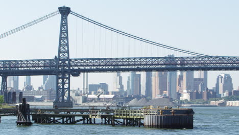 Panoramic-Shot-Of-Williamsburg-Bridge-With-Manhattan-Skyline