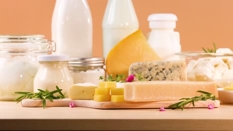 productos lácteos variados expuestos en una mesa