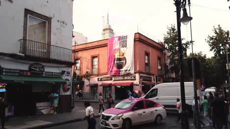 static slow-motion shot of the intersection of simón bolívar and república de uruguay streets at sunset in the heart of mexico city