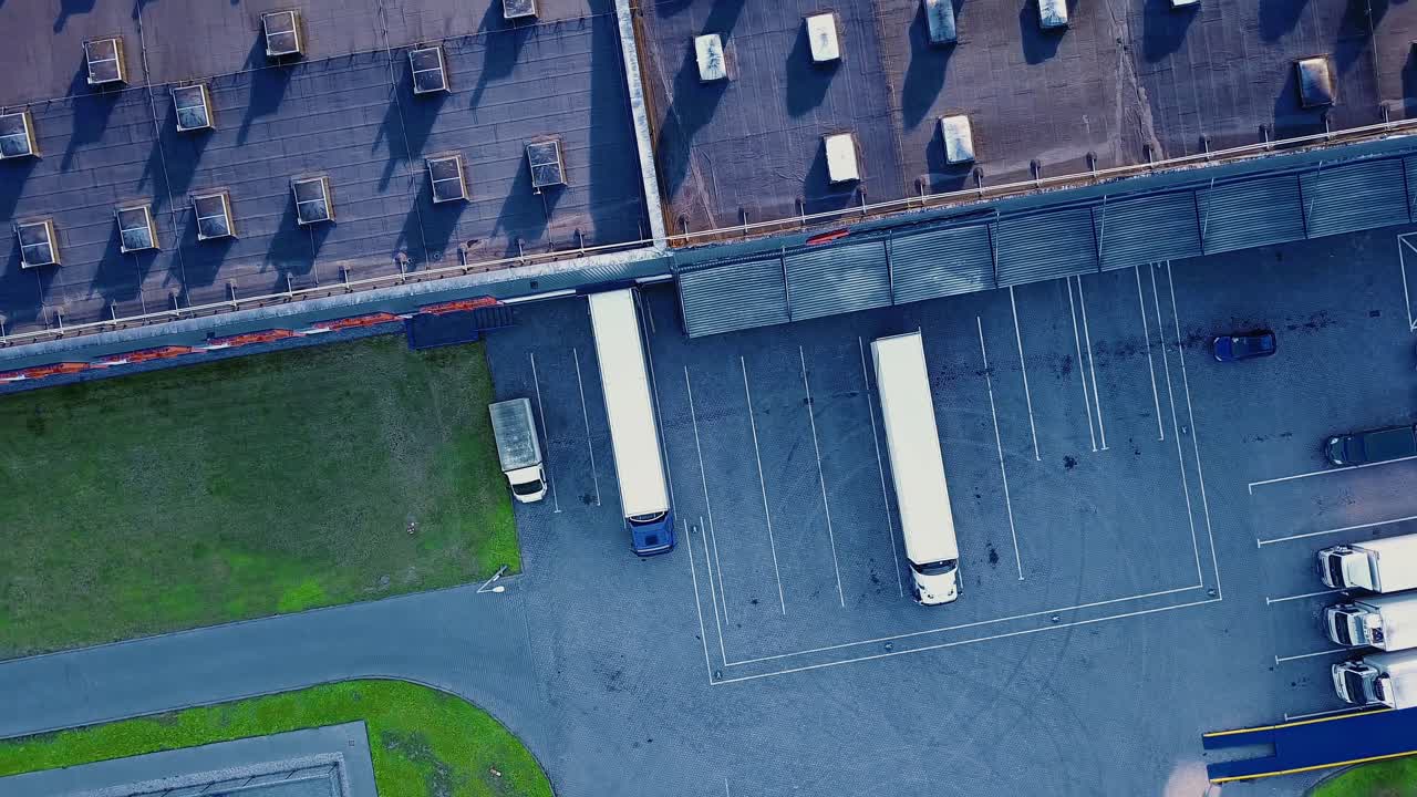 물품 창고의 공중 전망