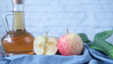 apple cider vinegar and apple