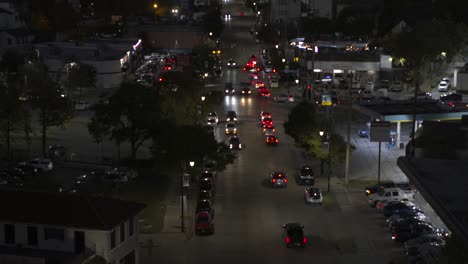 trafico nocturno en la ciudad