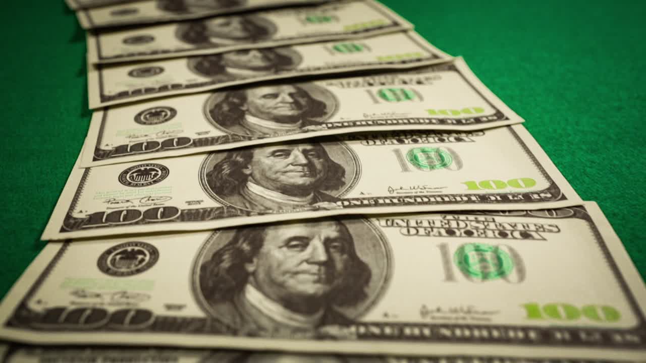 el fondo de dinero de cien dólares