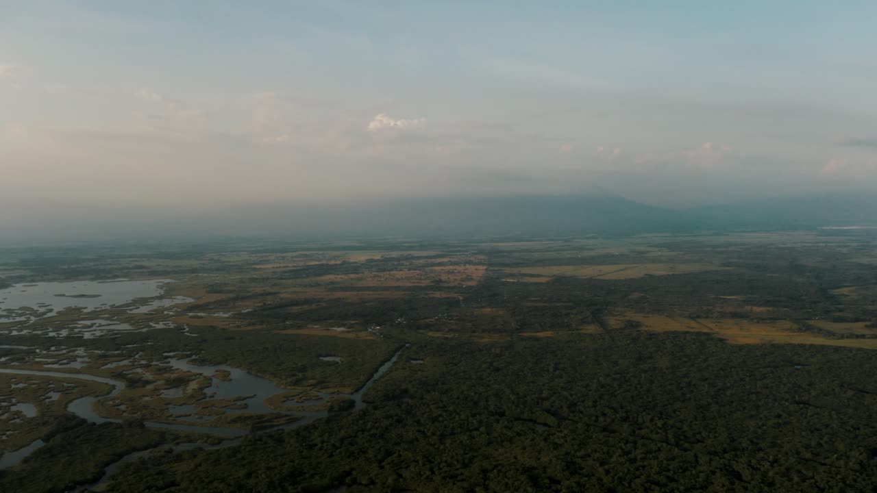 monterrico naturaleza protegida en la costa del pacífico guatemalteco durante el día de niebla