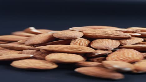 un montón de almendras