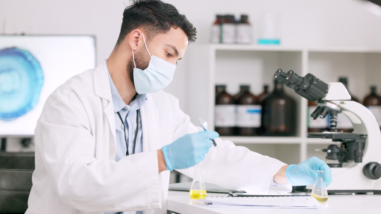 científico e investigador o ingeniero médico que hace