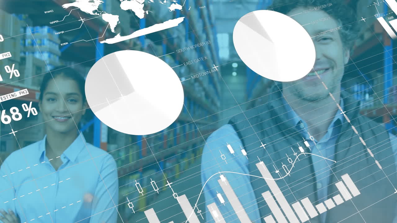 창고에서 웃는 다양한 남녀 감독자의 팀에서 데이터 처리의 애니메이션