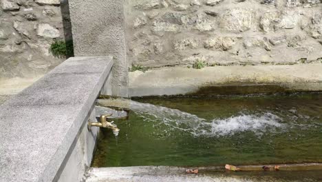 horizontal water jet with a long concrete basin near the wall