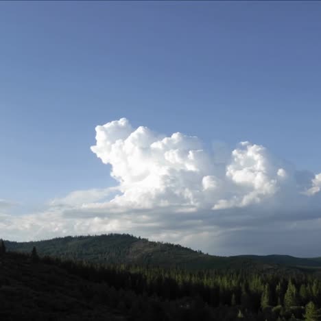 Fast-day-to-night-time-lapse-of-clouds-and-stair-trails-in-Tahoe-National-Forest-in-Truckee-California