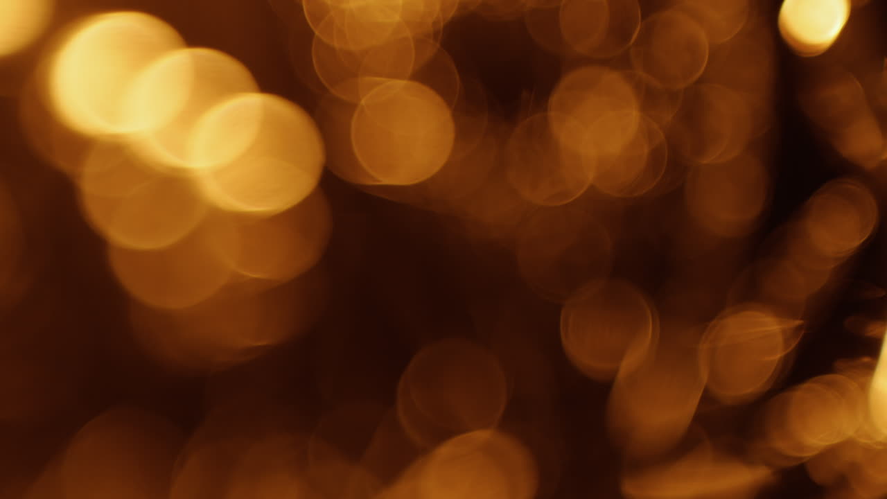 Luci bokeh dorate astratte tremolanti e scintillanti