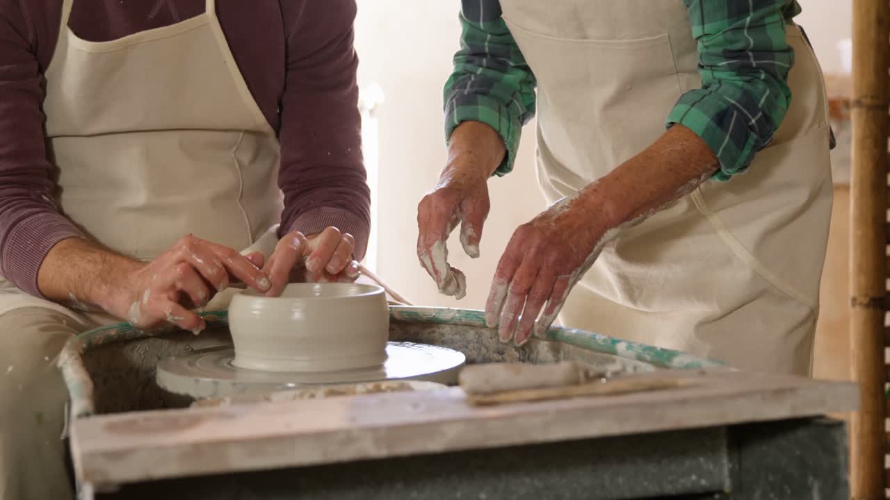 средняя часть мужского гончарного помощника женского гончарного