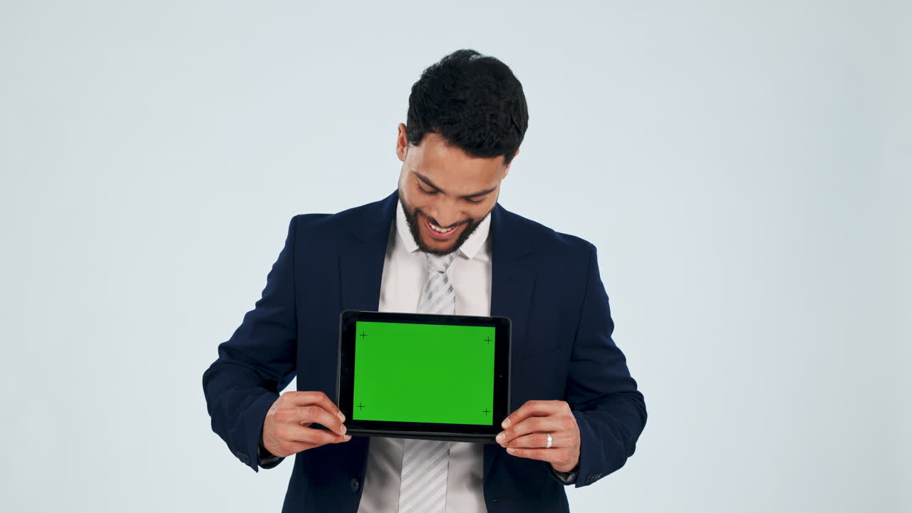 cara, pantalla verde y hombre de negocios con tableta