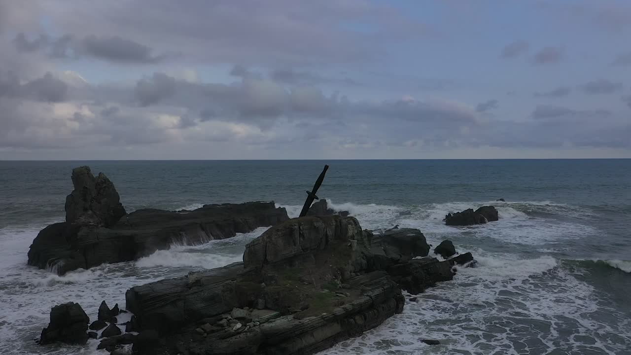 la playa de permisan en cilacap, java central, se usa a menudo como campo de entrenamiento para las fuerzas especiales indonesias, kopassus