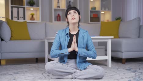 christian young woman praying.