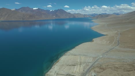 vista aérea de leh ladakh, el lago pangong tso, maitreya buddha, el monasterio de diskit en el valle de nubra, las dunas de arena del valle de nubra