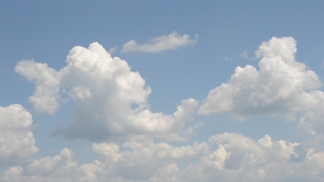 Langit biru dengan awan