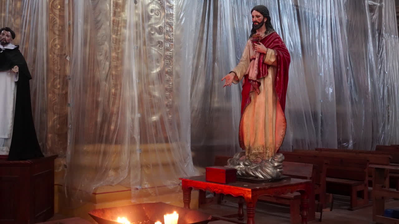 santo, cristo y virgen en chiapas mexico