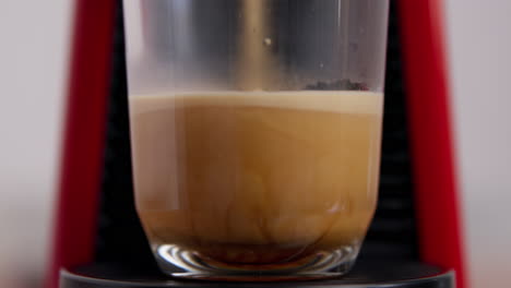 Coffee-being-poured-and-filling-a-glass,-Close-up