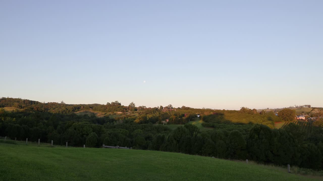 위에서 낮에서 밤으로 점진적인 전환