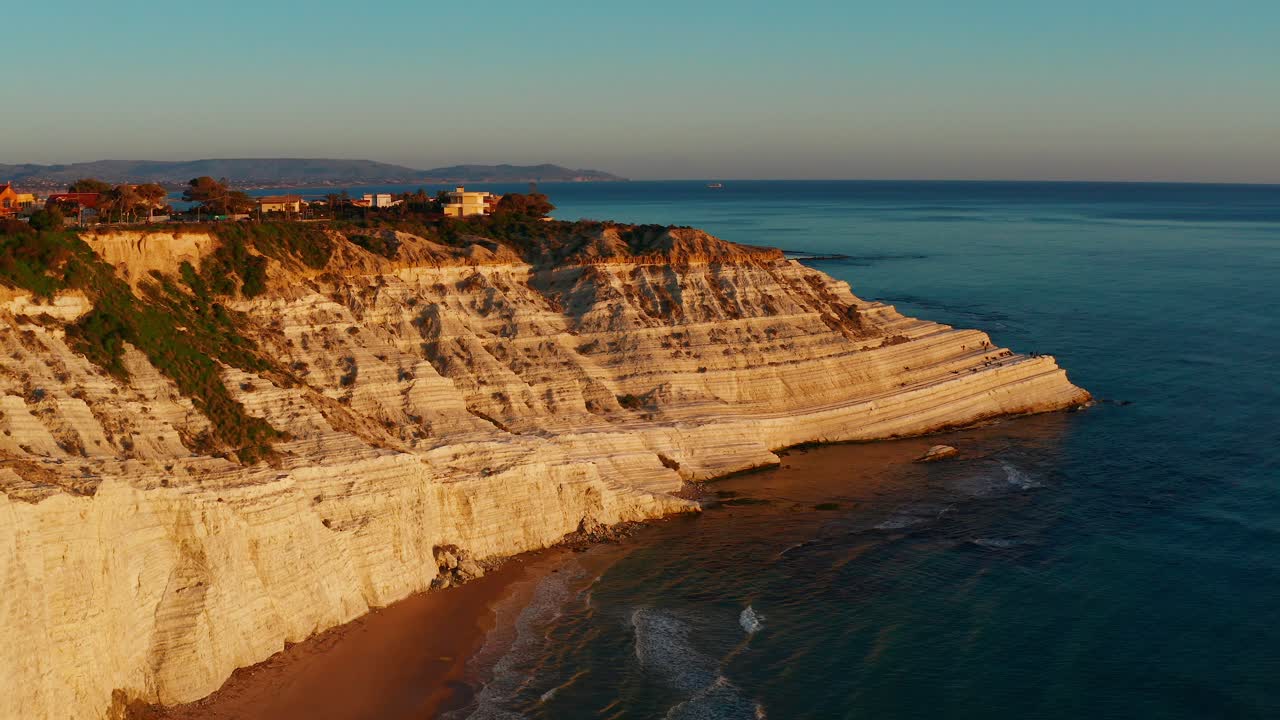 revelación aérea en órbita de la escalera de los turcos en sicilia italia