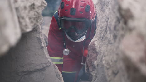 esfuerzos de rescate en un lugar de desastre