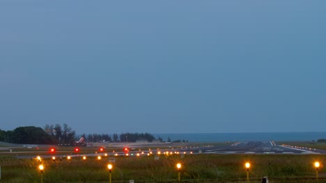 sistemas de iluminación de las pistas de aterrizaje por la mañana temprano