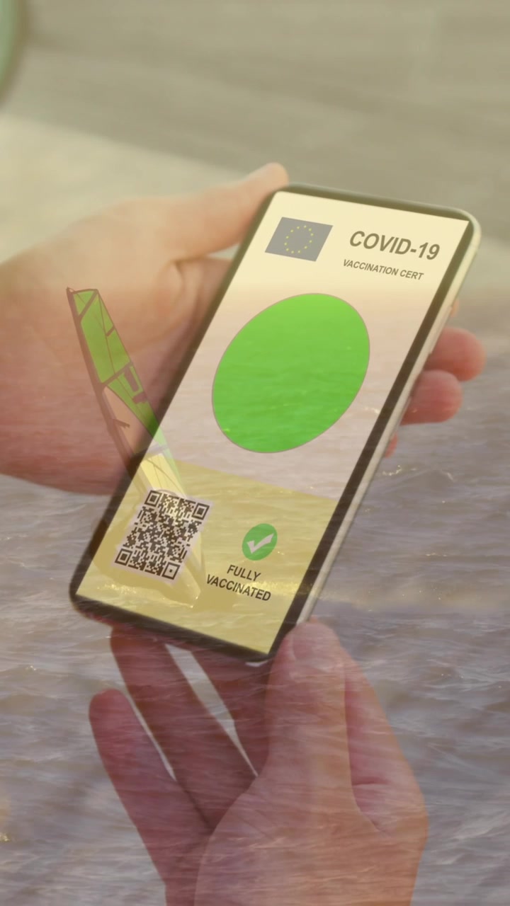 Animazione di donna che tiene uno smartphone con passaporto vaccinale COVID-19 su windsurf