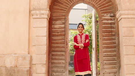 retrato de una linda mujer india sonriendo