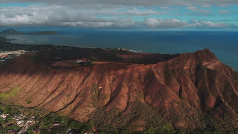 Aerial-drone-footage-of-Honolulu,-Hawaii