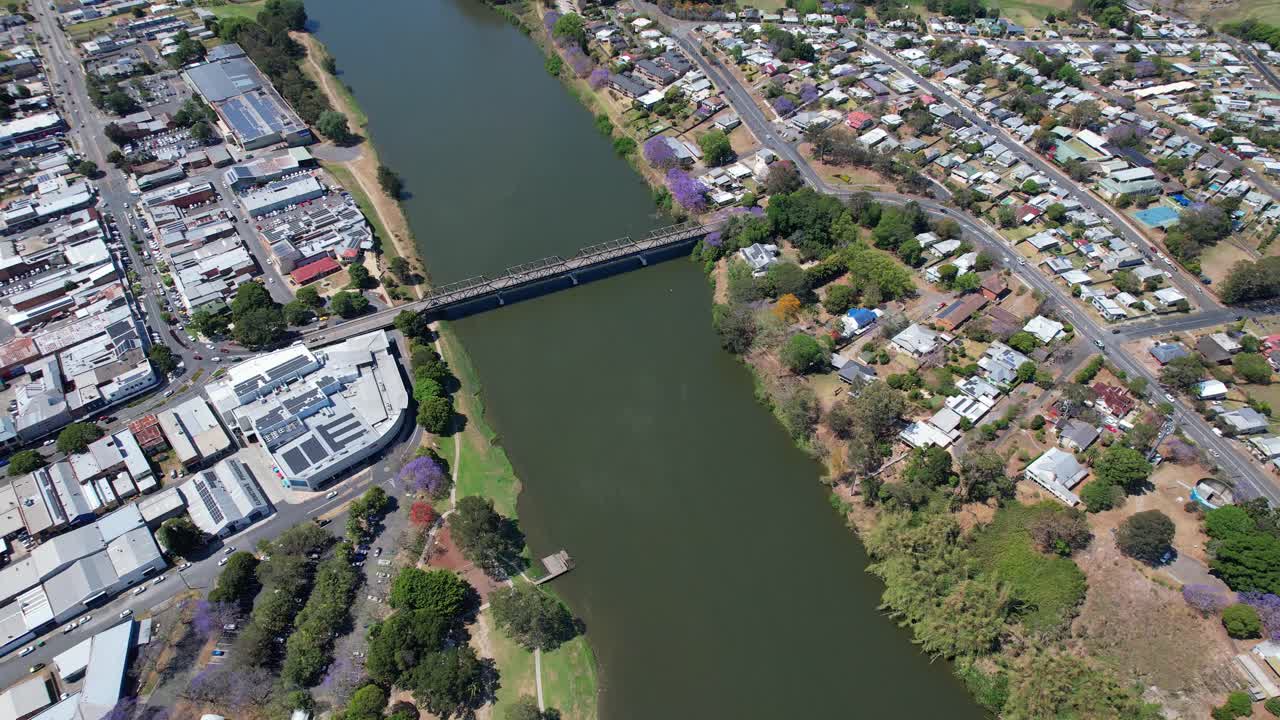 시 다리 (kempsey bridge) - 오스트레일리아 시 (nsw) 의 맥레이 강을 가로지르는 역사적인 랜드마크
