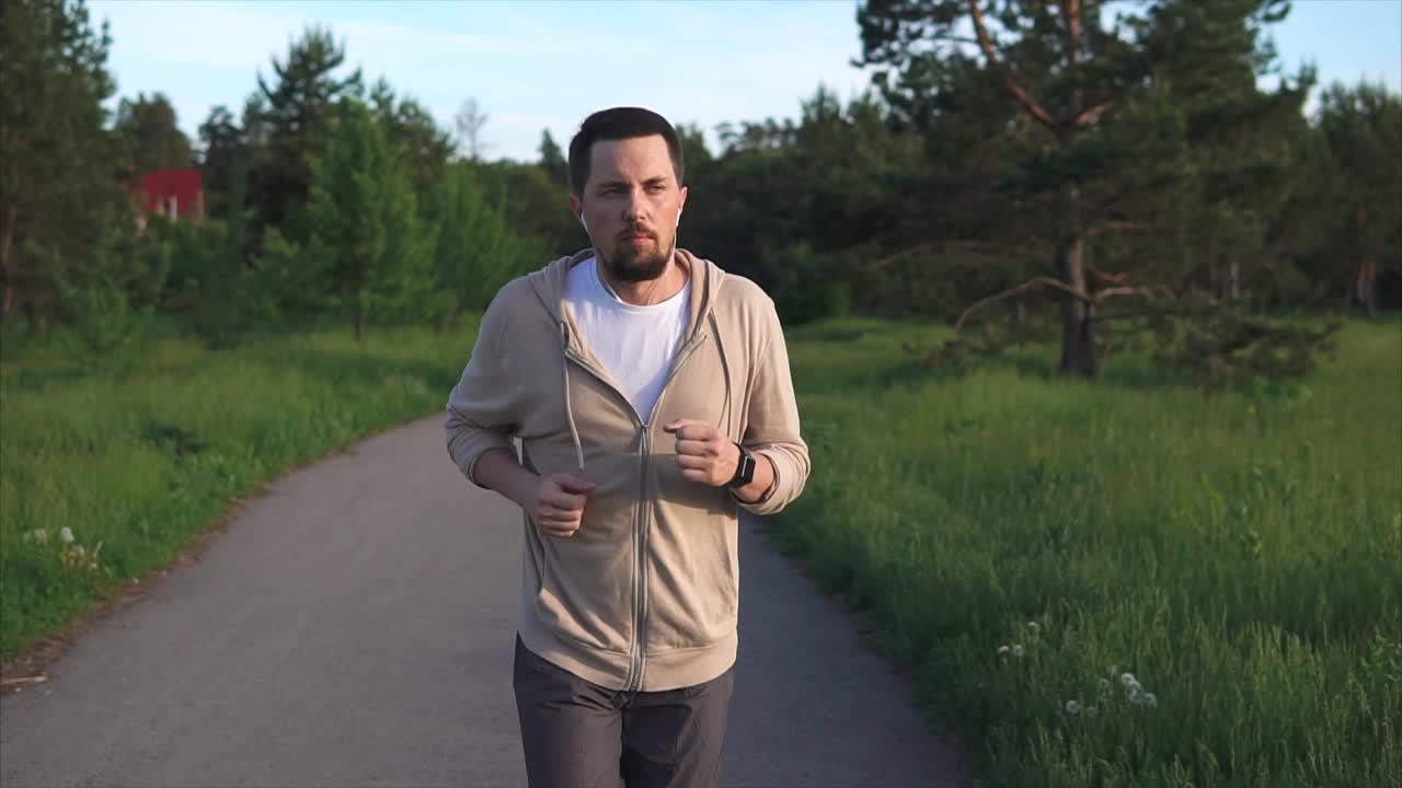 공원에서 달리는 남자