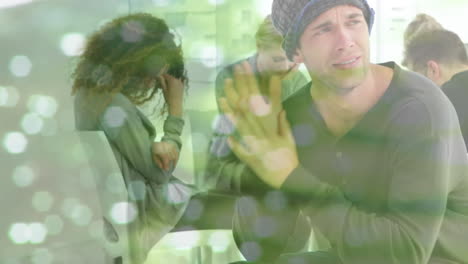 animación de puntos de luz sobre diversas personas que participan en la terapia de grupo