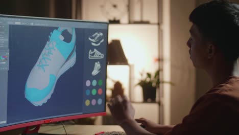 persona diseñando zapatos en una computadora