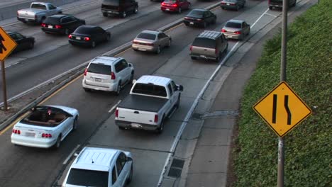 Vehicles-slowly-merge-into-traffic