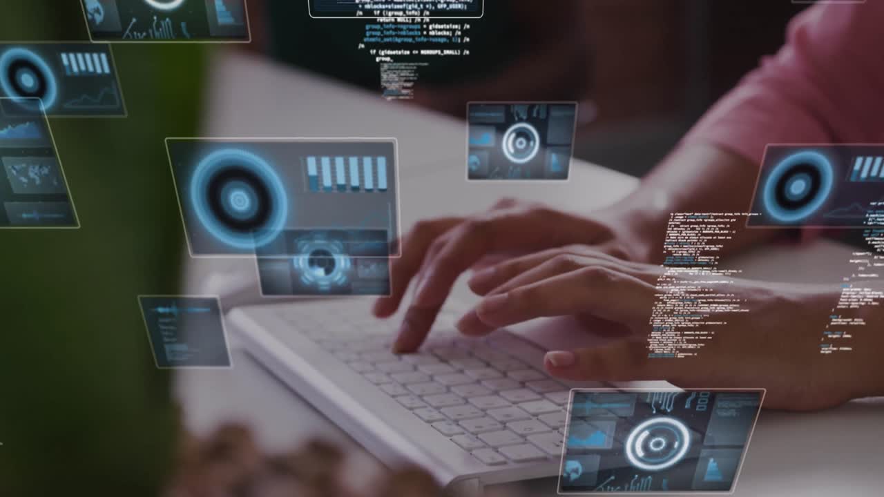 animación de procesamiento de datos y escaneo de alcance sobre la mujer utilizando computadora